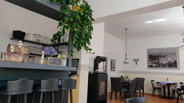 Café Eck - Sibylle Leubner