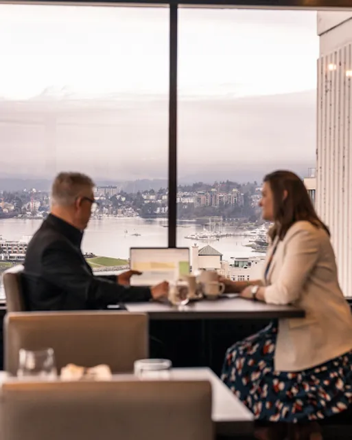 Vista 18 Restaurant + Lounge