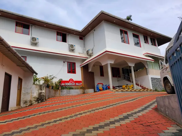 OYO 7966 Laacienekkas Valley Resort