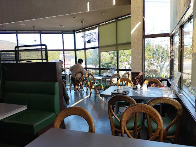 さかの途中の満喫茶屋