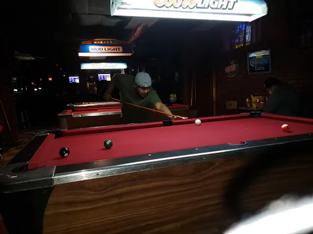 New Rainbow Bar & Liquor