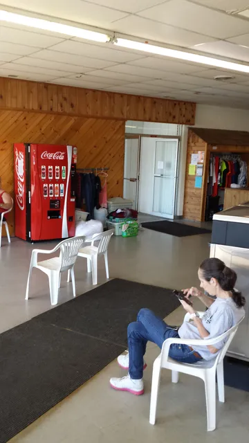 Corey's Laundry & Tanning