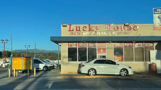 Lucky House Comida China Sushi Bar