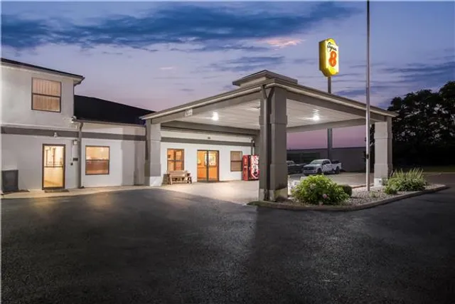 Super 8 by Wyndham Bellefontaine