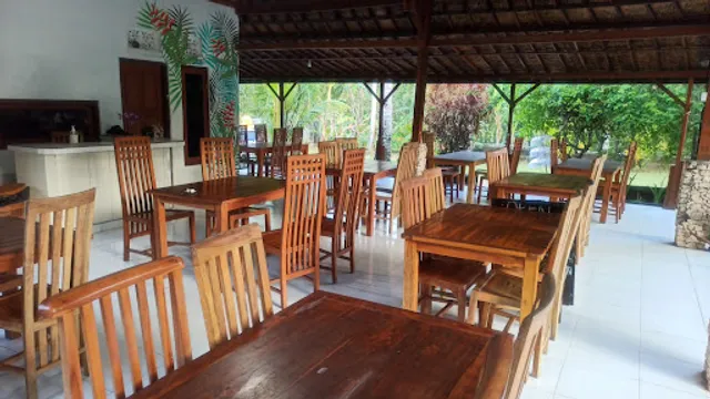 Mertha Sari Resto and Bungalow
