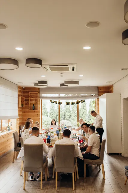 Доставка піци, їжі - ресторан Fat Cat, літній майданчик Osteria