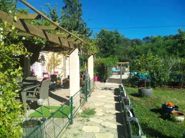 Les Glycines Le Thoronet