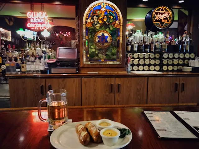 Gluek's Restaurant & Bar