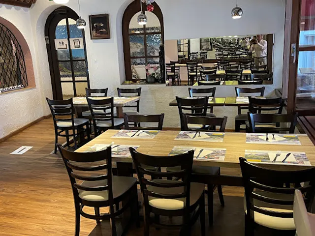 SPICE VILLAGE INDIAN RESTAURANT & Tandoori Specialist