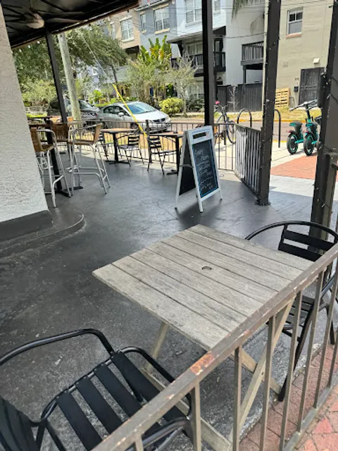 Cavo's Bar & Kitchen