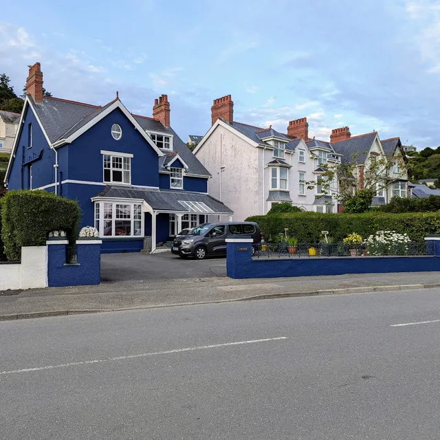 Cartref Guesthouse and Pencartref Apartment