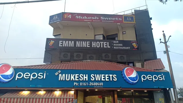 OYO 62461 Hotel Emm Nine