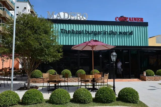 Madero & Jeronimo Burger Americana