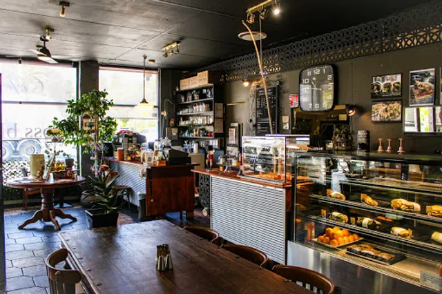 Moss Black Cafe/Druk Fusion