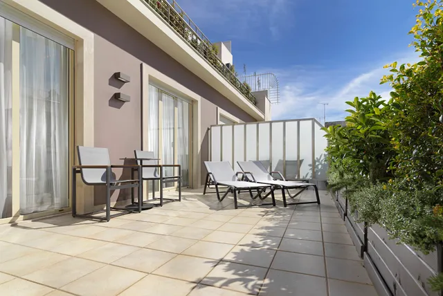 Holiday Suites Arnis Street