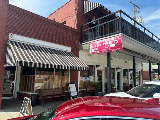 Paolucci Restaurant, Deli & Lounge