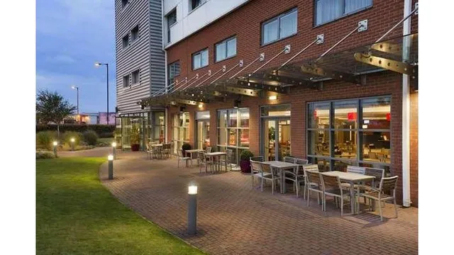 Ramada Encore by Wyndham Doncaster Airport