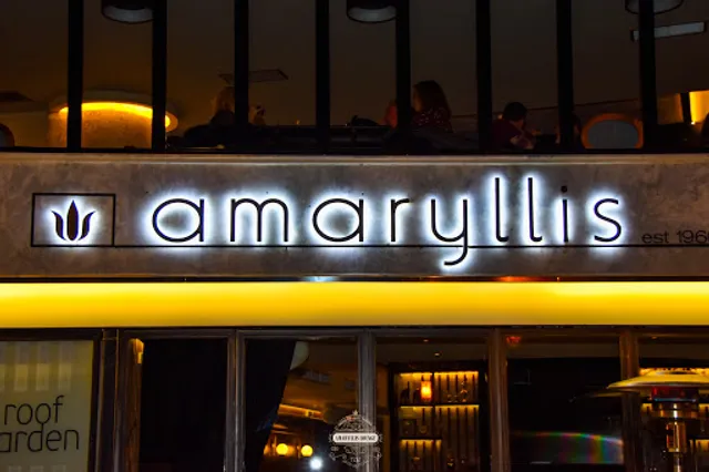 Amaryllis Lounge