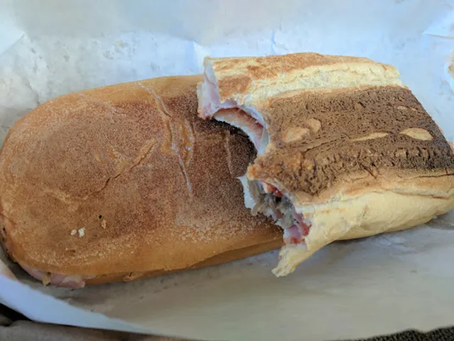 La Familia Deli Market