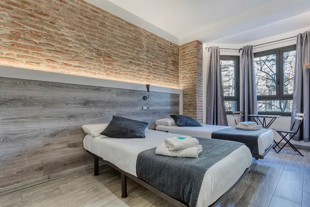 Hostal & Apartamentos Bedmates