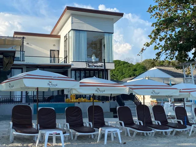 The present samed pool villa