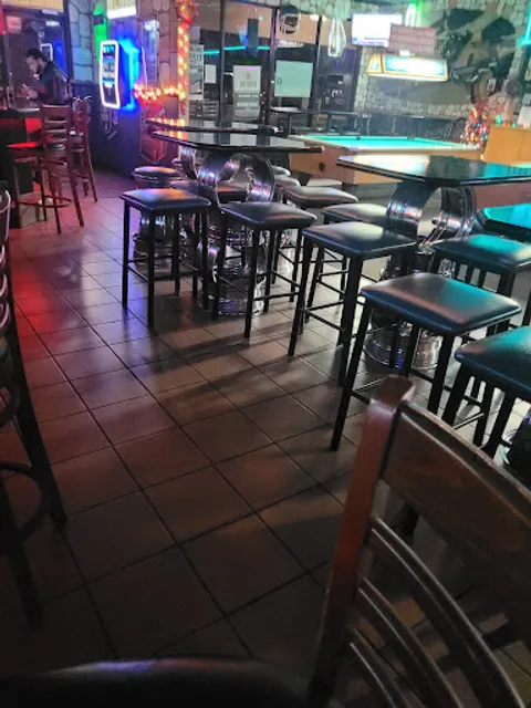 Pit Row Bar and Grill