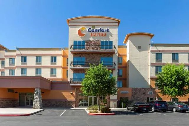 Comfort Suites Glendale - State Farm Stadium Area