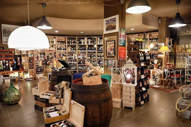 ENOTECA DIVINBACCO WINE SHOP