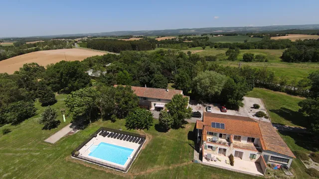 Domaine Las Brugues - Gite et appartement de vacances 30 min. De Carcassonne