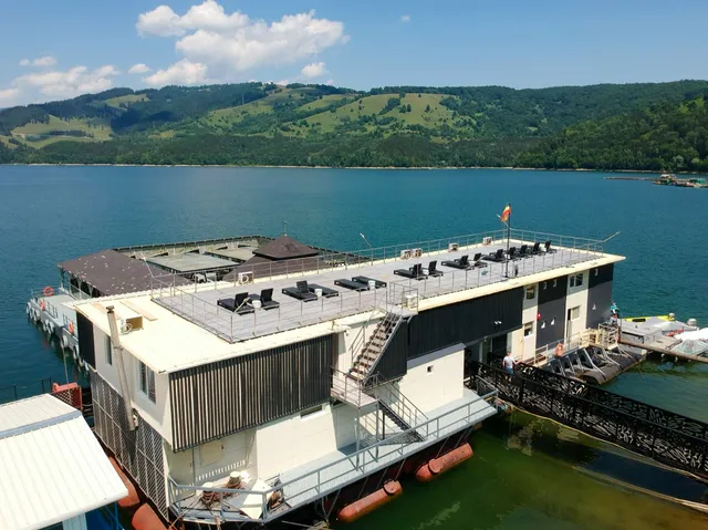 Hotel Plutitor Lebada