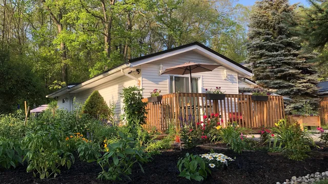 Port Franks Getaway - Romantic Studio Cottage - Couples Getaway