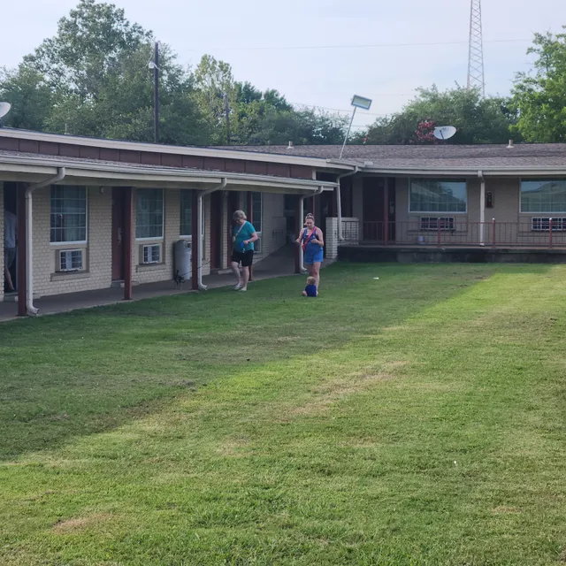 American Inn & Suites