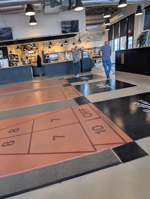 Ludo's West - Shuffleboard Bar