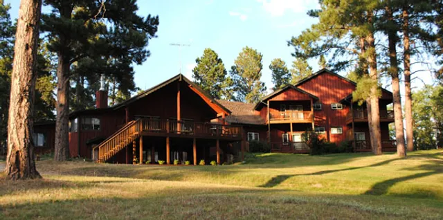 Black Hills Hideaway Lodge