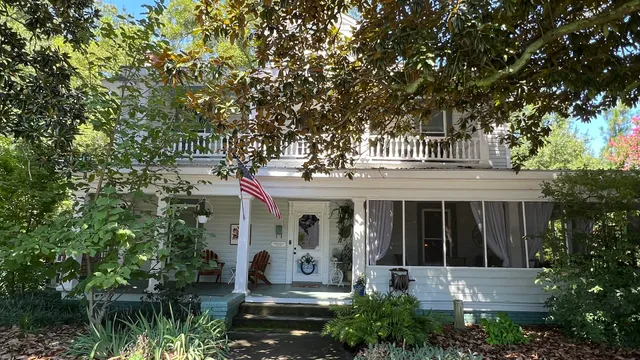 Magnolia House and Gardens B&B