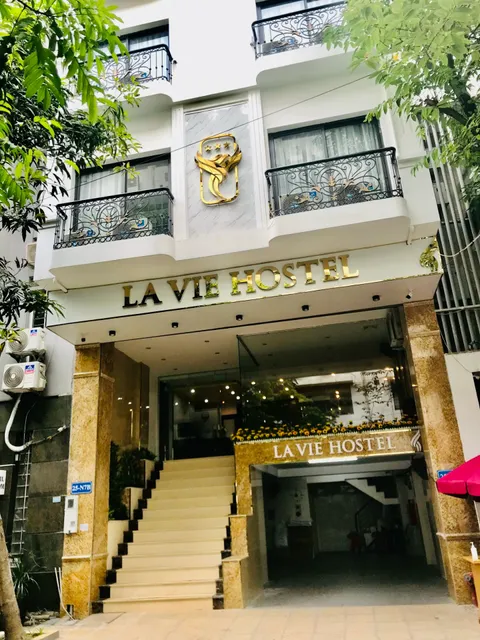 Khách sạn lavie Hotel