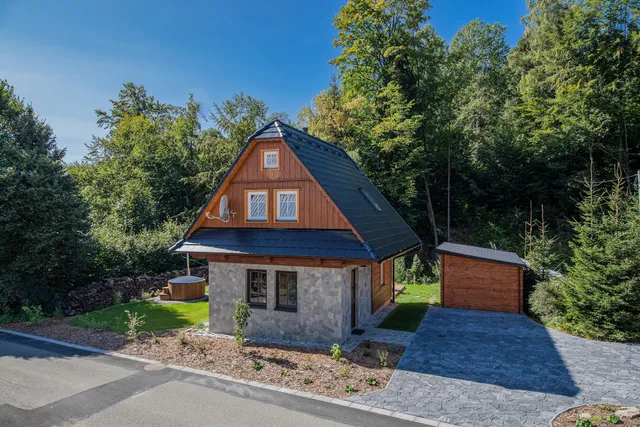 Chatička u řeky - Kouty nad Desnou