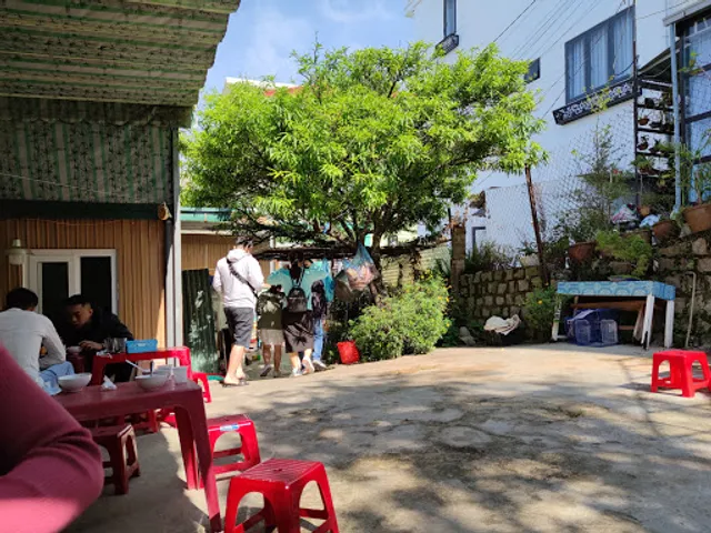 Bánh mì xíu mại Bà Thoa