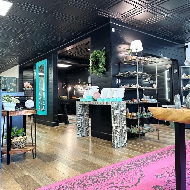 Gallery 11 Crystals & Jewelry