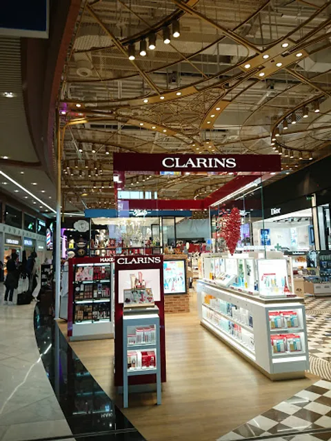 Prada Paris Charles de Gaulle Terminal S4