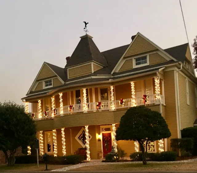 Captain’s House On The Lake