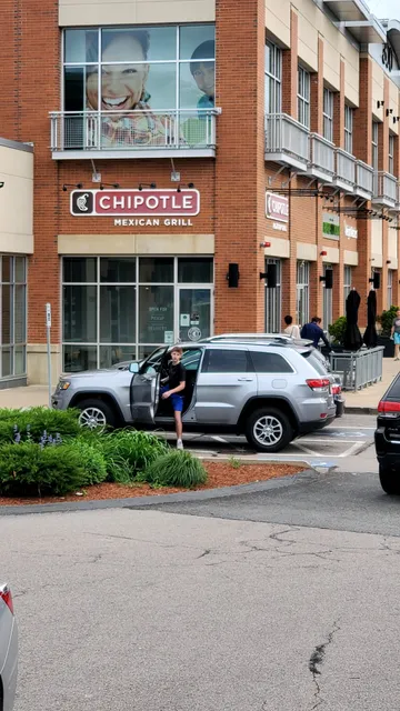 The Shops at 300 Needham