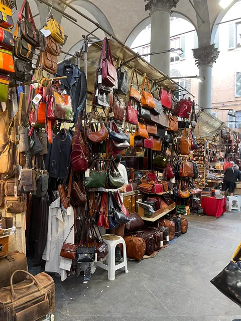 Florence Leather Market (real)