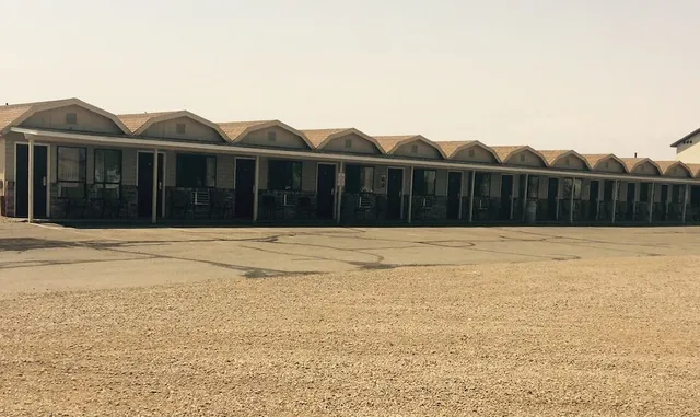 Whispering Sands Motel