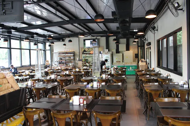 Villa Quaresmeira - Restaurante, Hamburgueria, Choperia no Green Valley Alphaville