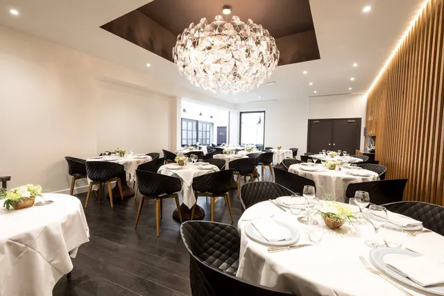 Logis hôtel-Restaurant Des Bourbons et Brasserie Pub 47 Montluçon