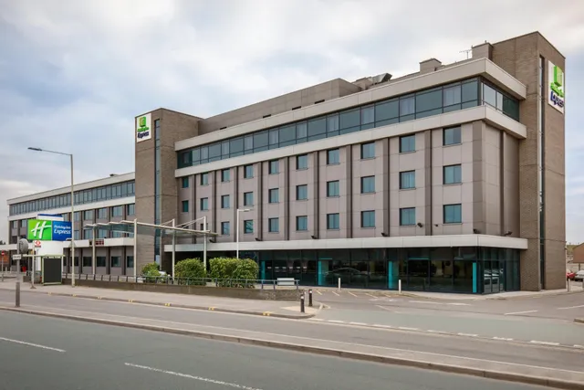 Holiday Inn Express, London Heathrow T5