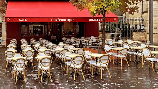 Café Brasserie Le République