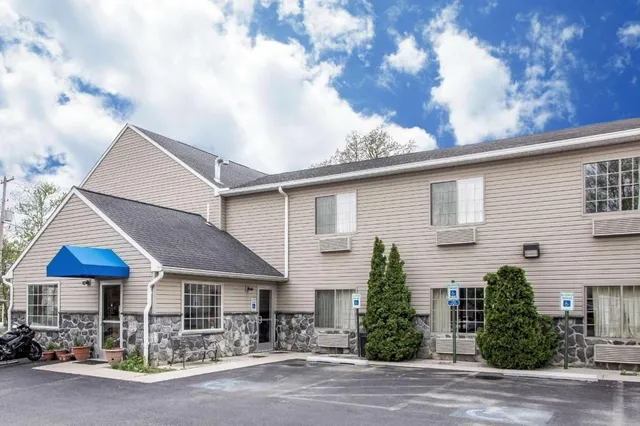 Passport Inn Paradise, PA