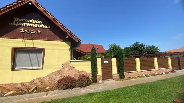 Borostyán Apartmanház